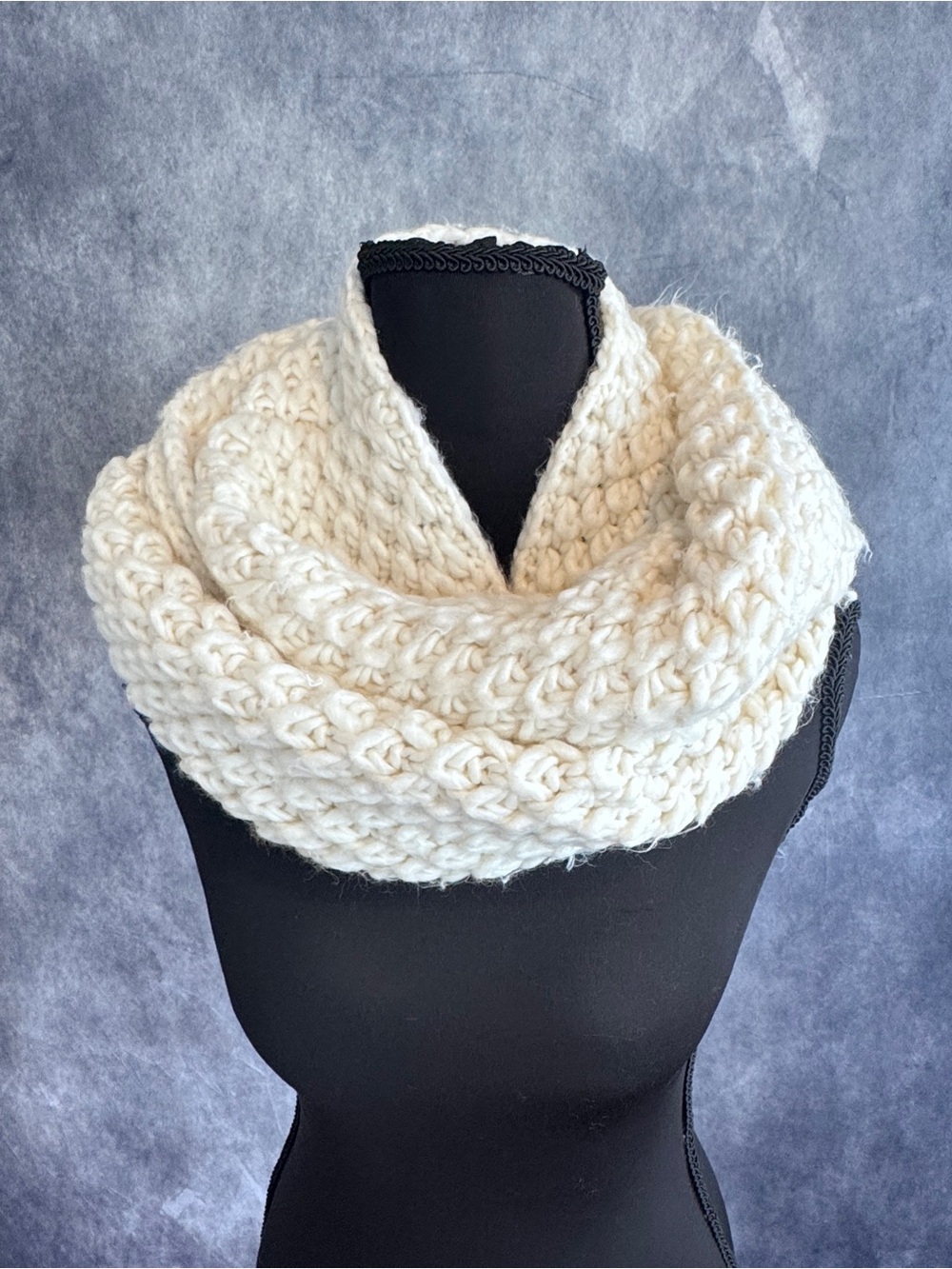 Old Navy Cream Chunky Knit Infinity Scarf
